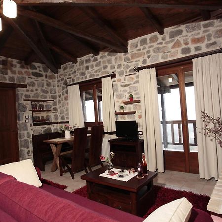 Ferienwohnung Efharis Filoxenon Pheneos Exterior foto