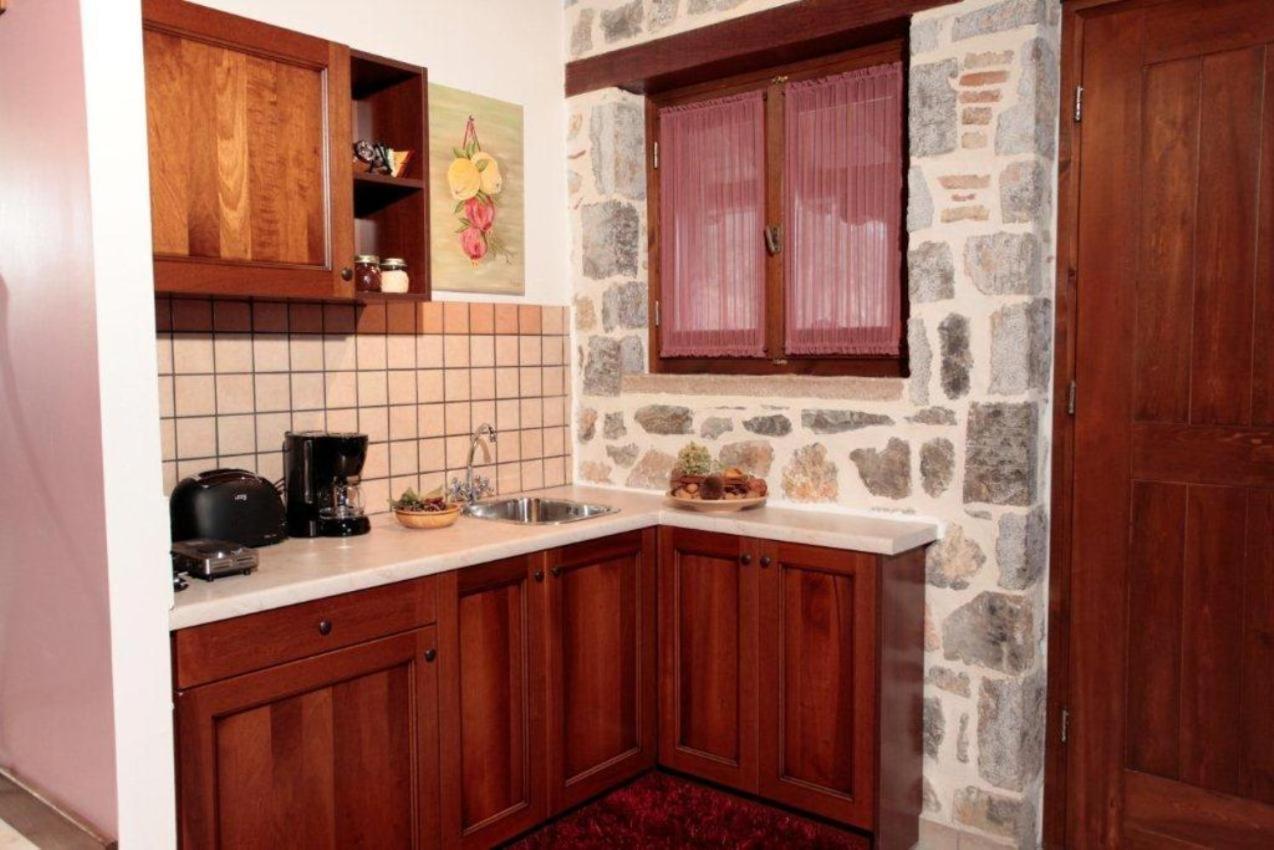 Ferienwohnung Efharis Filoxenon Pheneos Exterior foto