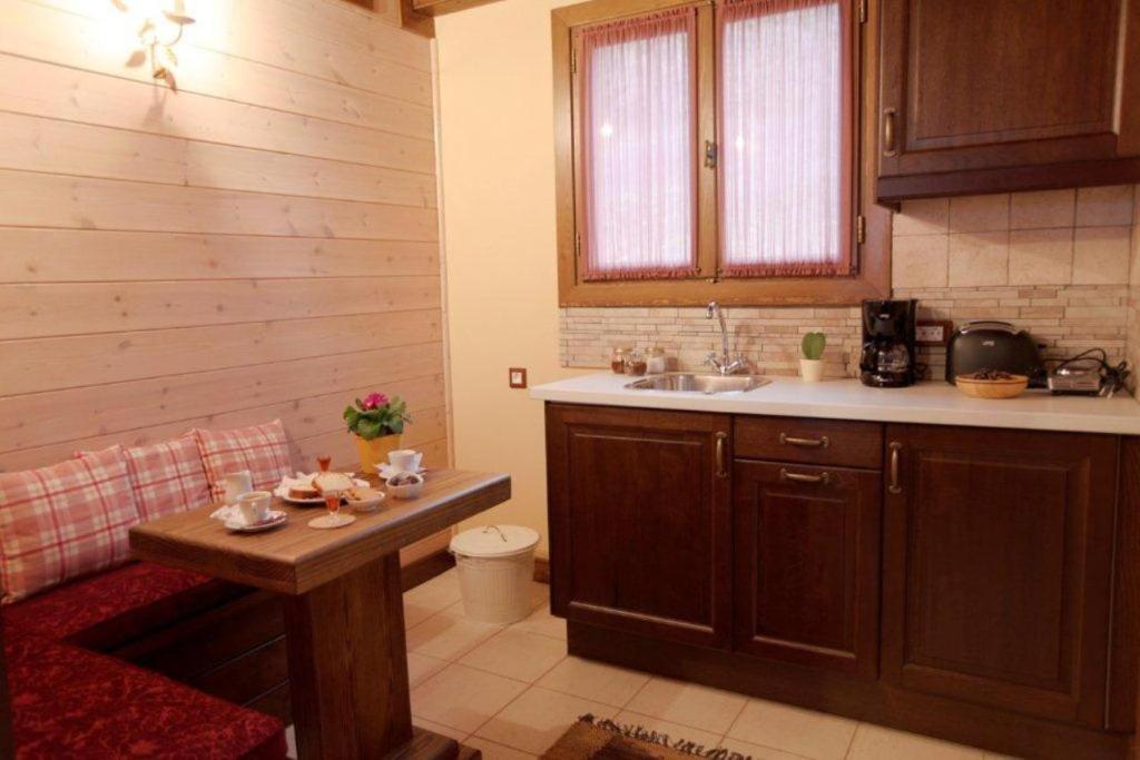 Ferienwohnung Efharis Filoxenon Pheneos Exterior foto